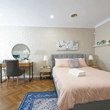 Charming 6 Brm Villa In Melbourne Mullum Mullum Precinct Doncaster East Exterior photo