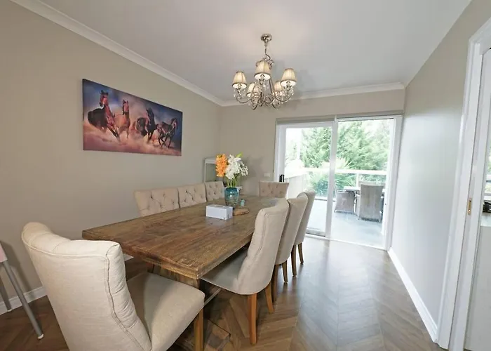 Charming 6 Brm Villa In Melbourne Mullum Mullum Precinct