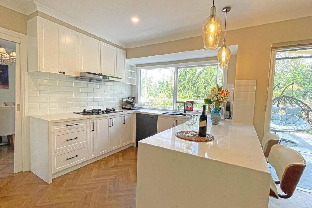 Charming 6 Brm In Melbourne Mullum Mullum Precinct Villa Doncaster East