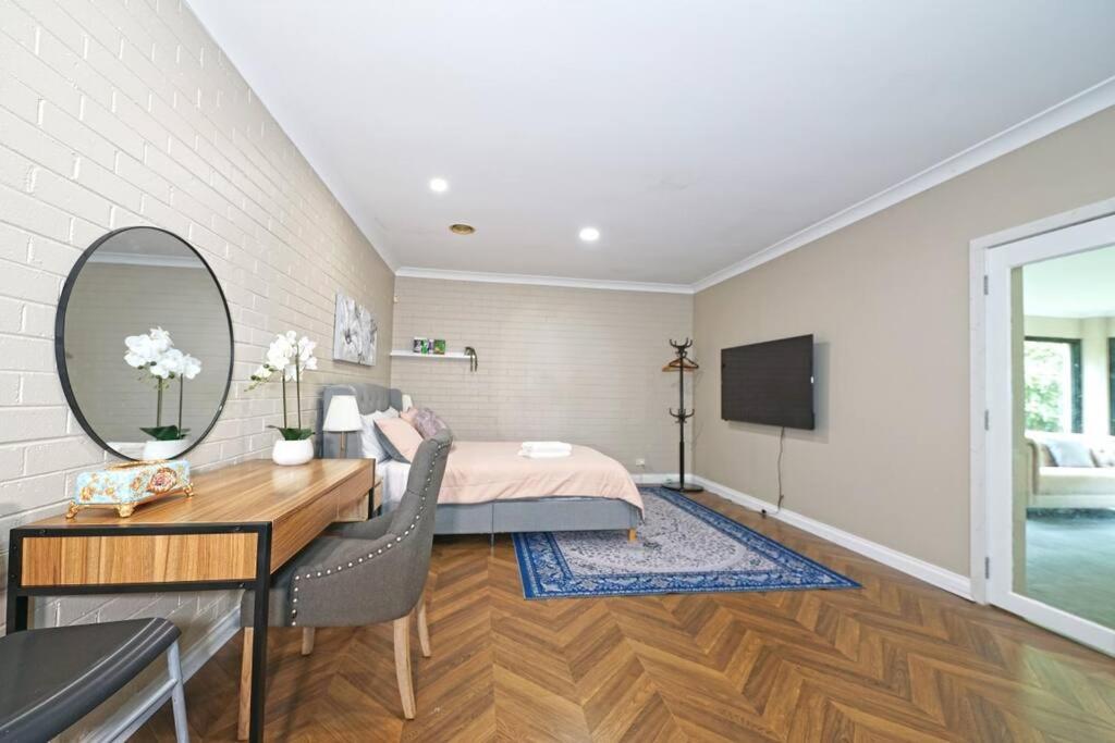 Charming 6 Brm In Melbourne Mullum Mullum Precinct *