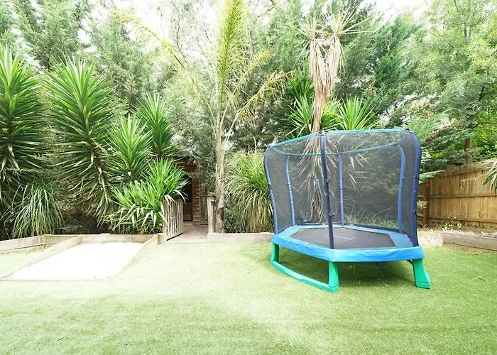 Charming 6 Brm Villa In Melbourne Mullum Mullum Precinct