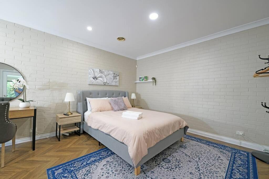 Charming 6 Brm In Melbourne Mullum Mullum Precinct *
