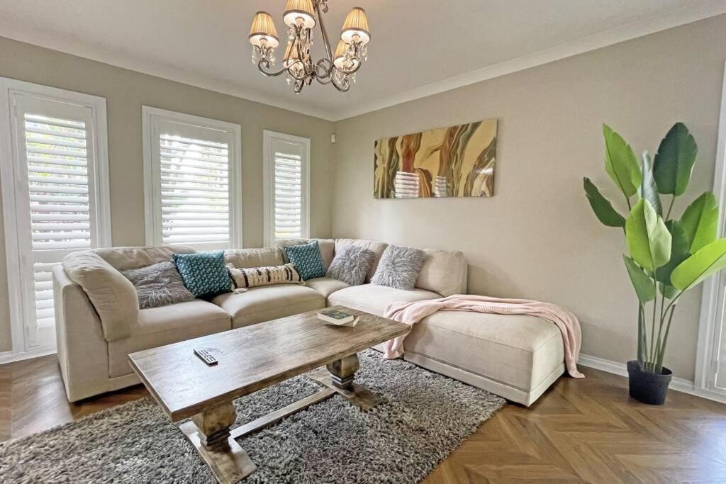 Villa Charming 6 Brm In Melbourne Mullum Mullum Precinct Doncaster East