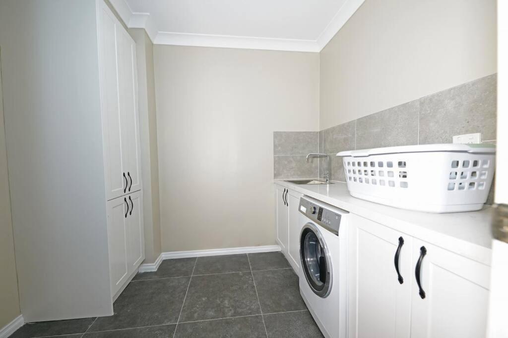 Charming 6 Brm In Melbourne Mullum Mullum Precinct Doncaster East